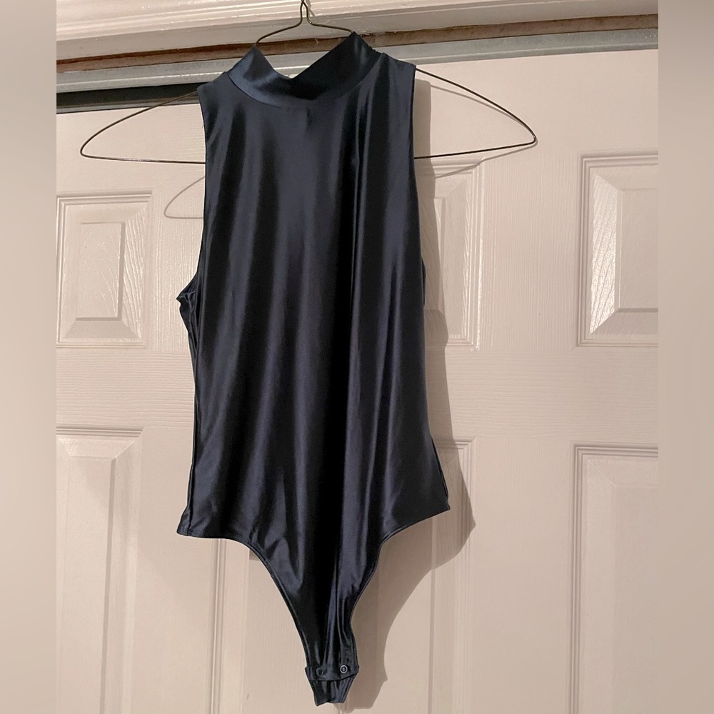 NWT House of Harlow 1960 Dark Blue silk-like material sleeveless bodysuit